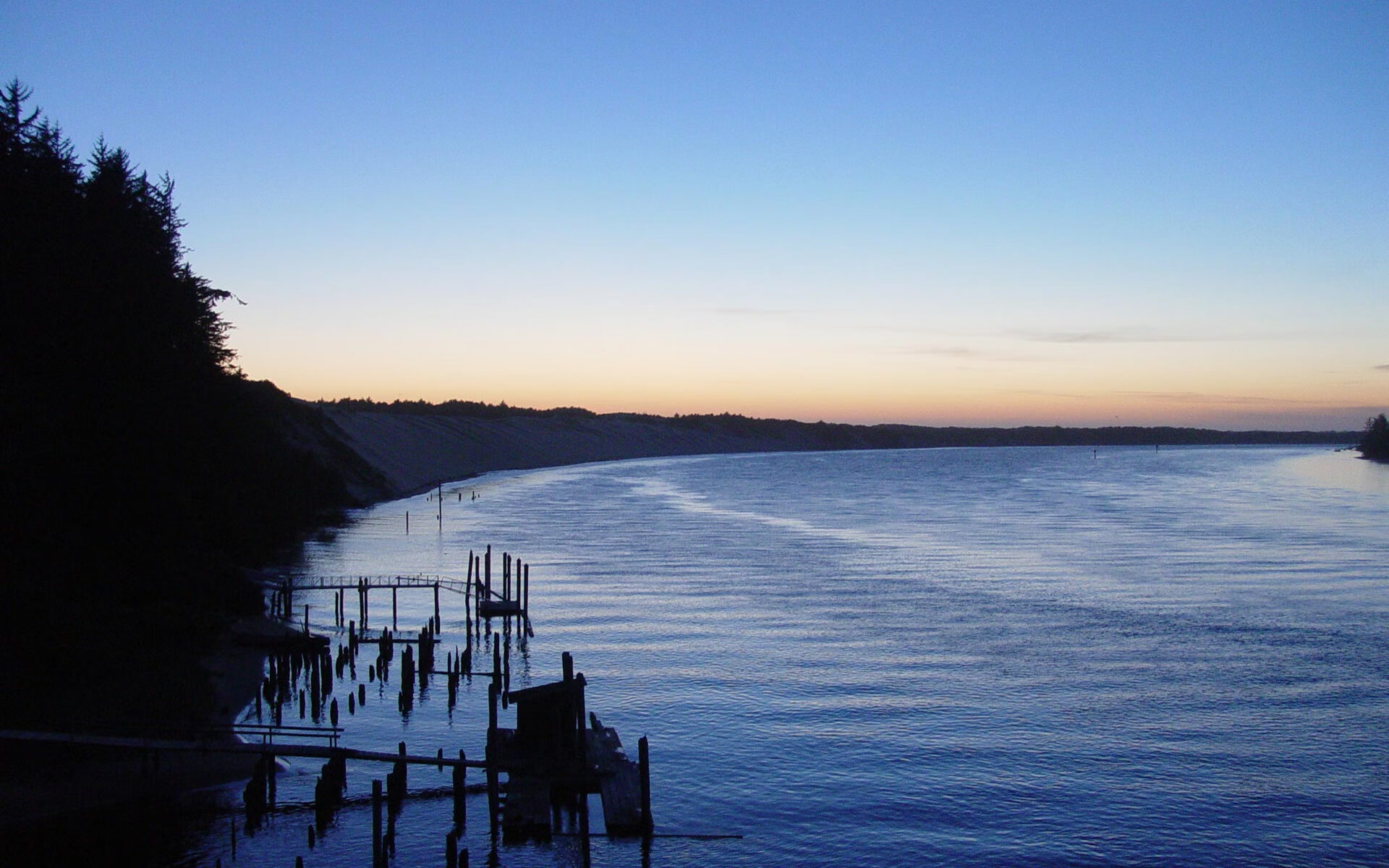 开云体育下载官网-跳水比赛中希腊男将精准入水，希腊男子跳远