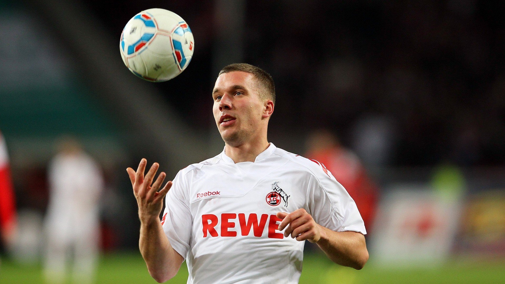 开云网页版-融合“足球+科技”创新成果在行业内掀起行业深度变革潮流，融合足球队